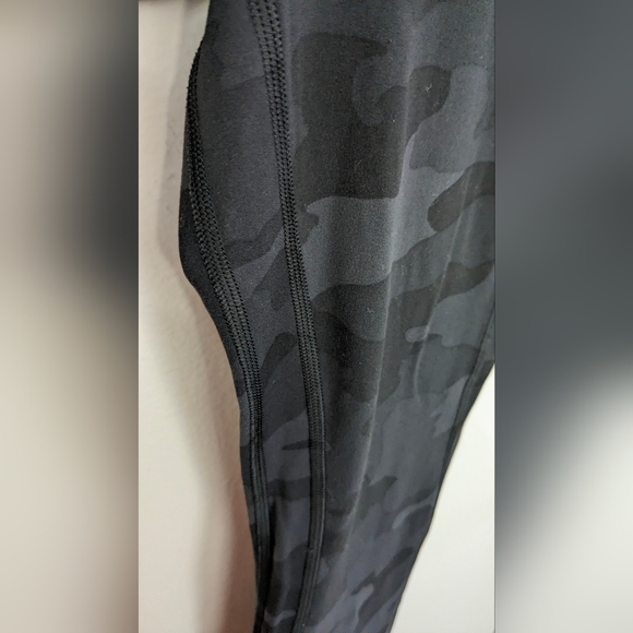 Lululemon  Tight 25” HR Size 6 Incognito Camo Multi Grey Non reflective - Picture 5 of 8